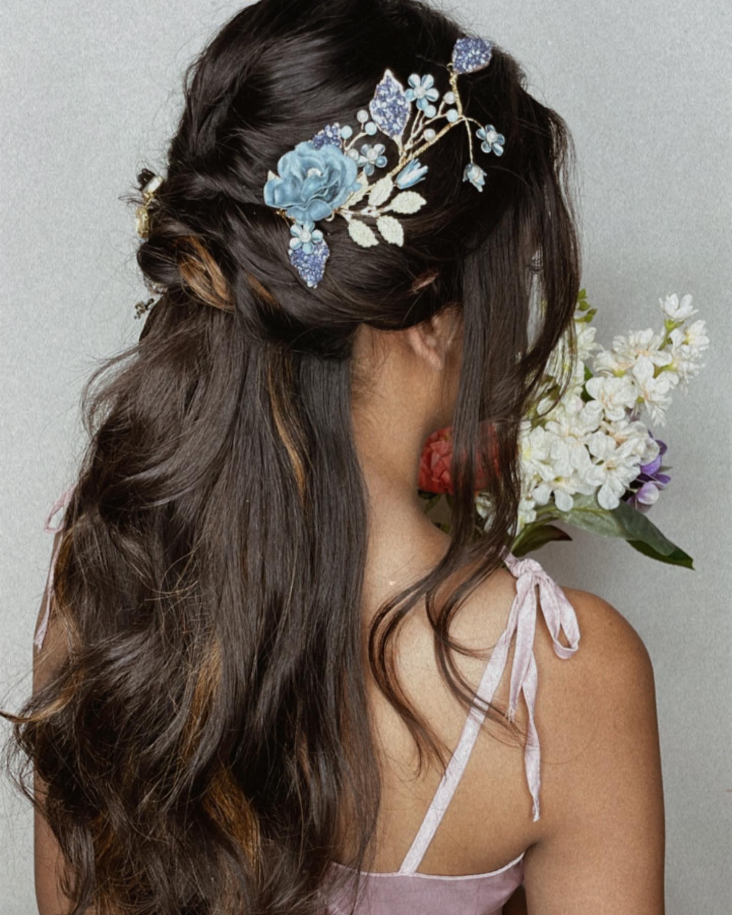 Women Embellished Comb Pin